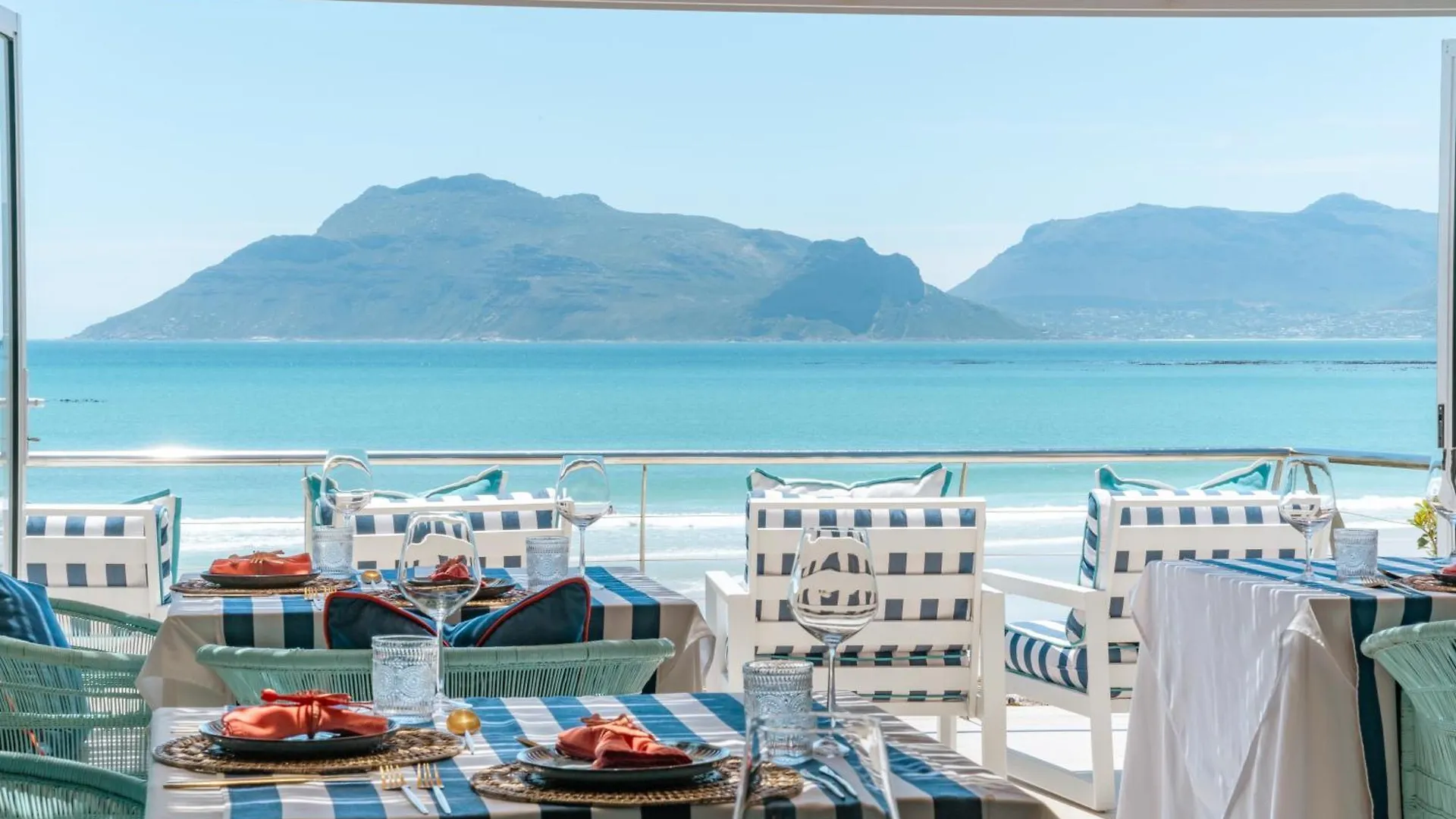 Last Word Long Beach Kommetjie Sudafrica