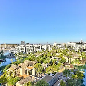 Lawhill Luxury - V & A Waterfront Apartment